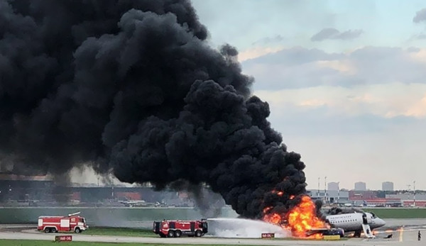 ▲▼莫斯科機場出現火燒機。（圖／翻攝自VK@aircrash）