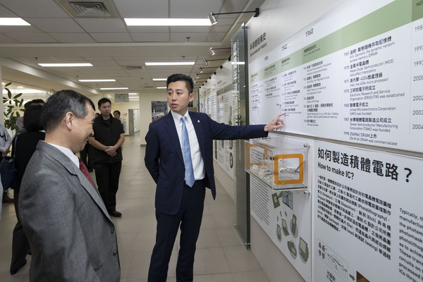 ▲新竹市長林智堅走訪台灣半導體中心無塵室與AI設計環境。（圖／新竹市政府提供）