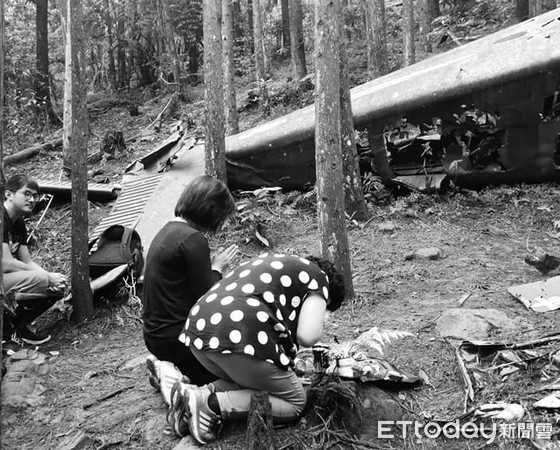 ▲軍機失事40年，遺孀終入山招魂。（圖／包正豪授權使用）