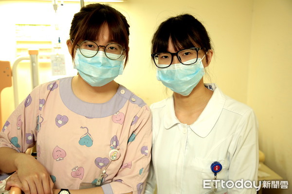 ▲這對雙胞胎姐妹，從事護理師工作已有年的時間，最大的好處就是回家還可以互相切磋討論。（圖／記者黃孟珍翻攝）