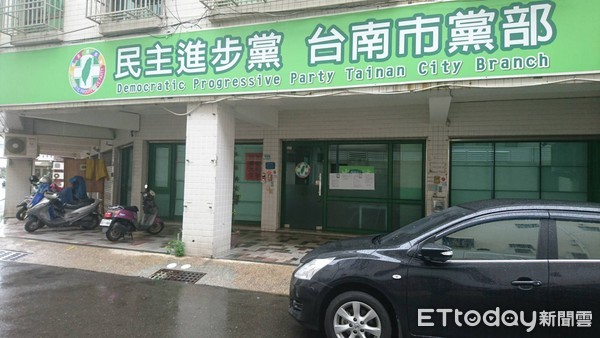 ▲民進黨台南市黨部關閉11天後，重新開門營運。（圖／記者林悅翻攝）