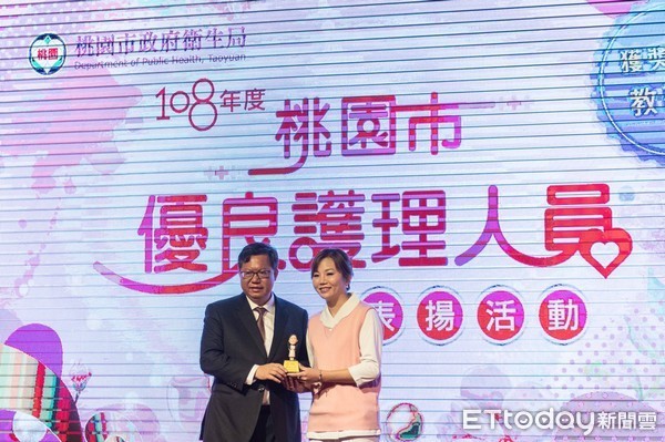 ▲桃園優良護理人員表揚，林口長庚沈永釗是70位得獎者唯一男性。