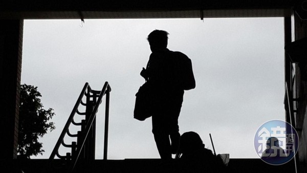 被害幼童證稱，不喜歡聞爸爸尿尿臭臭的地方，不聞的話，爸爸會罵三字經。（示意圖）