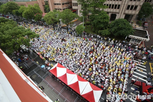 ▲▼下一代幸福聯盟「守護民主行動起跑」抗議活動。（圖／記者季相儒攝） 