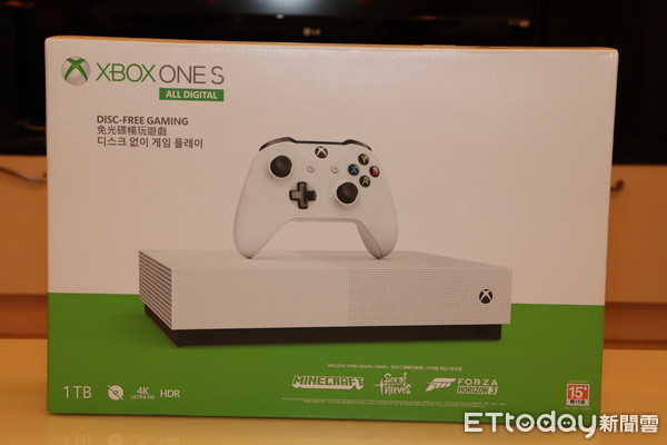 ▲搶先開箱！Xbox One S 數位版遊戲主機今日上市 。（圖／記者周之鼎攝）