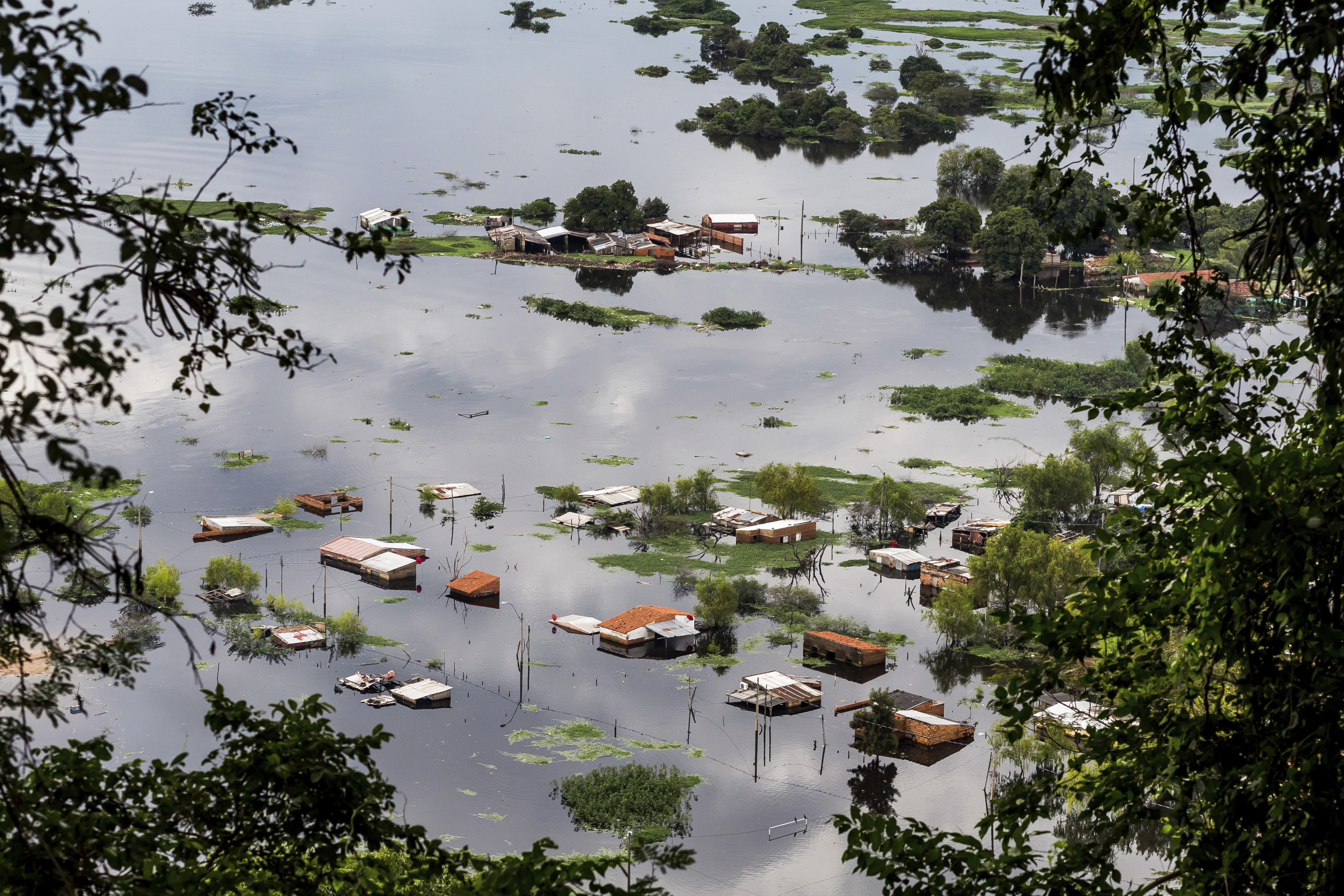 ▲▼大雨成災4萬人撤離家園，巴拉圭宣布緊急狀態。（圖／達志影像／美聯社）