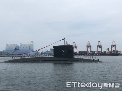 海虎潛艦左營值勤遇湧浪！6人落海「3失蹤」　旗津艦趕往支援