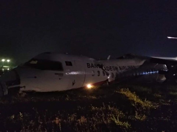 ▲▼孟加拉航空客機在緬甸仰光衝出跑道，機身斷成三截。（圖／翻攝推特）