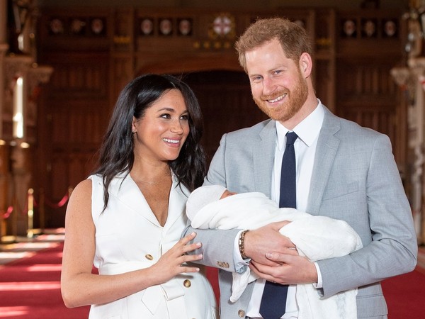 针织老牌包巾呵护英国王室宝宝　这个传统梅根很可以