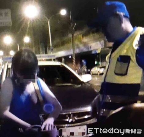 ▲台南市警二分局警方，攔車查獲郭姓女子持有安非他命毒品。（圖／記者林悅翻攝）