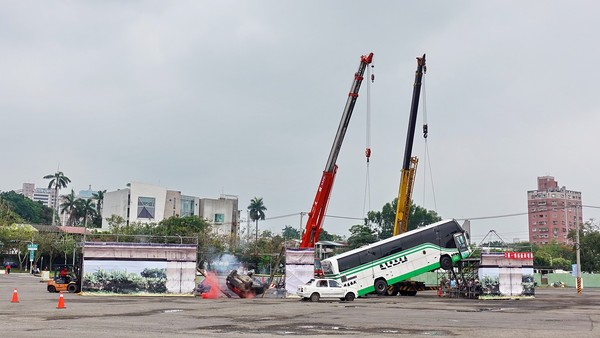 ▲▼ 嘉義市民安5號災害防救演習，模擬地震複合災害。（圖／嘉義市政府提供，下同）