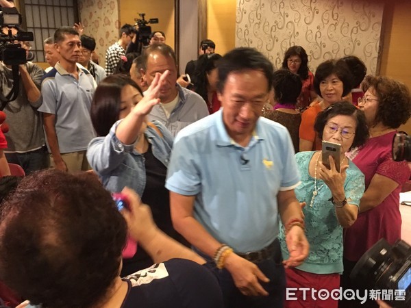 ▲郭台銘出席台中市菁英工商協會，尋求支持。（圖／記者鄧木卿攝）