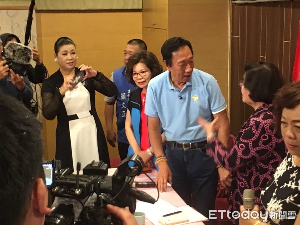 ▲郭台銘出席台中市菁英工商協會，尋求支持。（圖／記者鄧木卿攝）