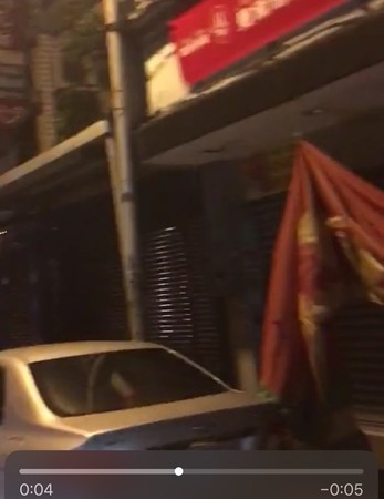 ▲桃園市有網友在「爆料公社」上傳開槍尋仇影片，原PO在龍潭大街疑似尋仇開槍示威。（圖／翻攝自爆料公社臉書粉絲團）