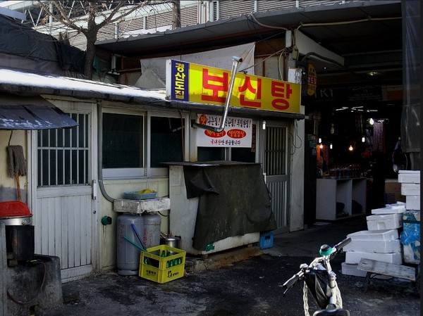 ▲▼南韓傳統市場內的補身湯餐廳（圖／翻攝自Naver Blog）