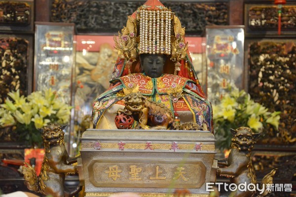 ▲▼  新港奉天宮開台媽祖駐台400年，馨護台灣騎島平安，環台賜福活動擲杯典禮。（圖／新港奉天宮提供，下同）