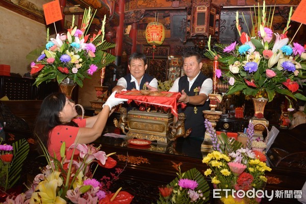 ▲▼  新港奉天宮開台媽祖駐台400年，馨護台灣騎島平安，環台賜福活動擲杯典禮。（圖／新港奉天宮提供，下同）