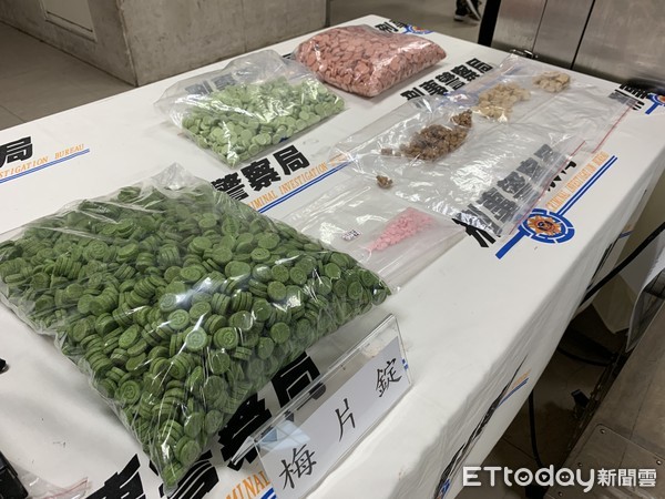 ▲毒梅片壓錠工廠藏身三峽山區，警查扣市值500萬毒品。（圖／記者柳名耕攝）