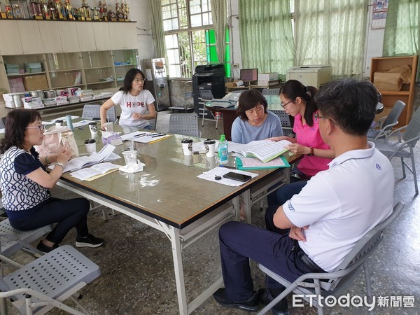 ▲家長爆料學校疫情，反遭同框以及網友酸文，讓這名家長覺得很受傷             。（圖／地方中心翻攝）