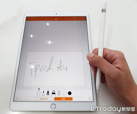 ▲▼iPad Air、iPad mini動眼看。（圖／記者邱倢芯攝）