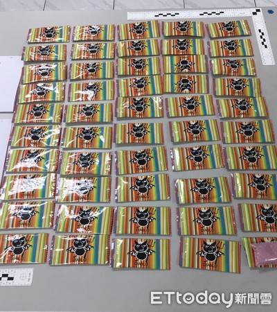 ▲台南市保安大隊查獲陳姓男子持有毒咖啡包100包。（圖／記者林悅翻攝，下同）