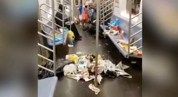 ▲▼超髒紐約地鐵。（圖／翻攝自Instagram／boyboi_tru_shine） 