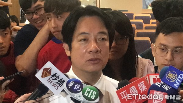 ▲▼前行政院長賴清德到台中中山醫學大學附設醫院演講並接受媒體訪問。（圖／記者李忠憲攝）