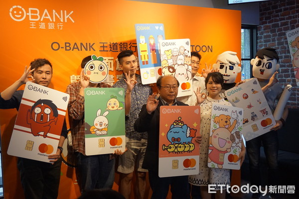 ▲▼ 王道銀行新增7張漫畫家卡面。（圖／記者戴瑞瑤攝）