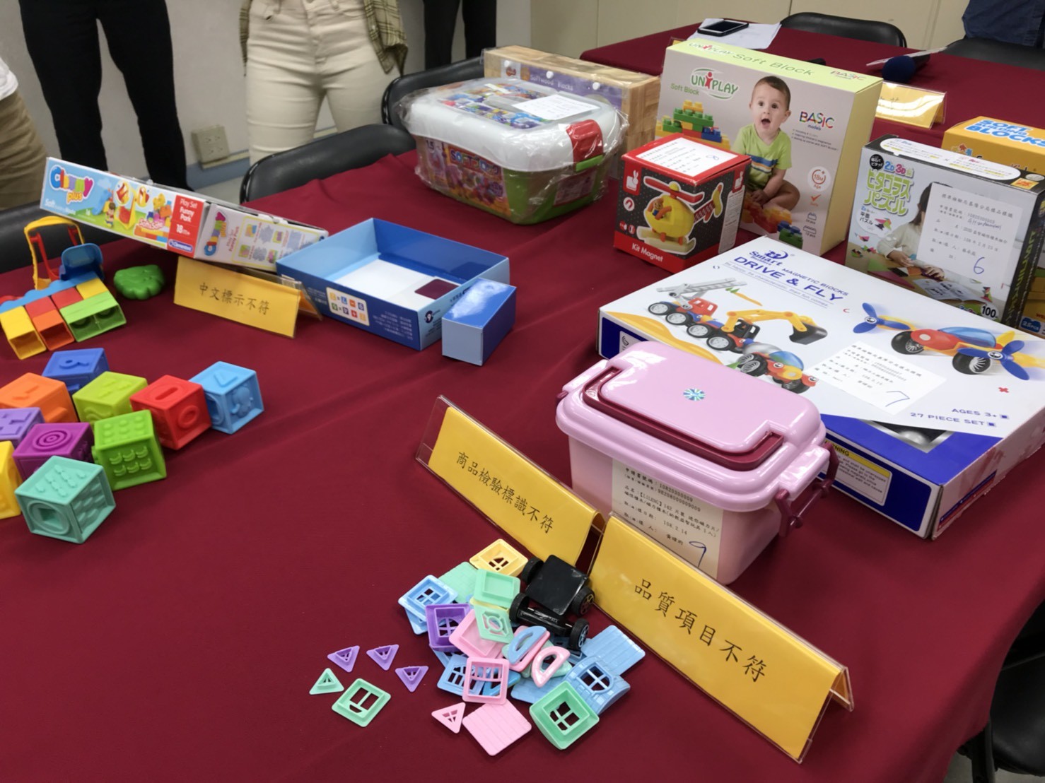 ▲▼  3款積木違規　「磁性」玩具逃檢又無標示。（圖／記者崔至雲攝）