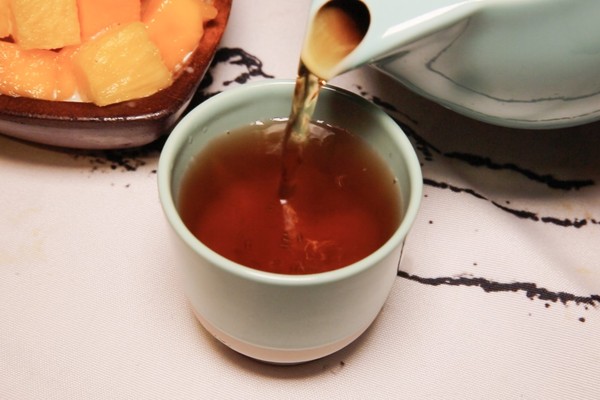 ▲繽紛泰英式創意下午茶　超香芒果糯米飯配英國皇家御用茶。（圖／ETtoday）