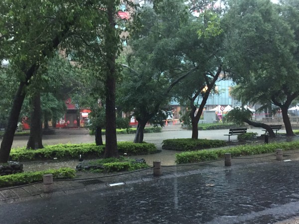 ▲新竹「大雷雨」多處淹水　市府公布六條地下道封閉。（圖／記者陳凱力翻攝）