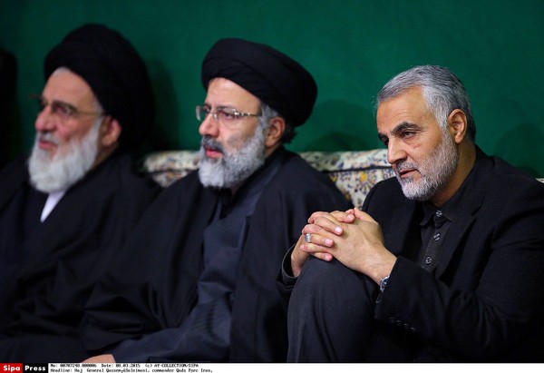 ▲▼ 伊朗聖城軍（Quds）領袖蘇萊曼尼（Qassem Suleimani）會面伊拉克武裝民兵，通知他們準備「代理人戰爭」。圖為2015年蘇萊曼尼哀悼伊斯蘭教先知穆罕默德的外孫塔利卜（Imam Hussein）的死亡（圖／達志影像／美聯社）