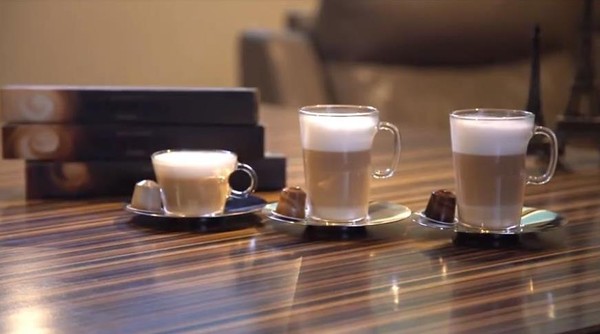 Nespresso咖啡大師牛奶特調（圖／翻攝自《Fred吃上癮》影片）