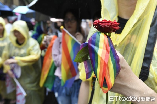 ▲▼517同婚專法表決場外支持民眾不畏風雨。（圖／記者湯興漢攝）