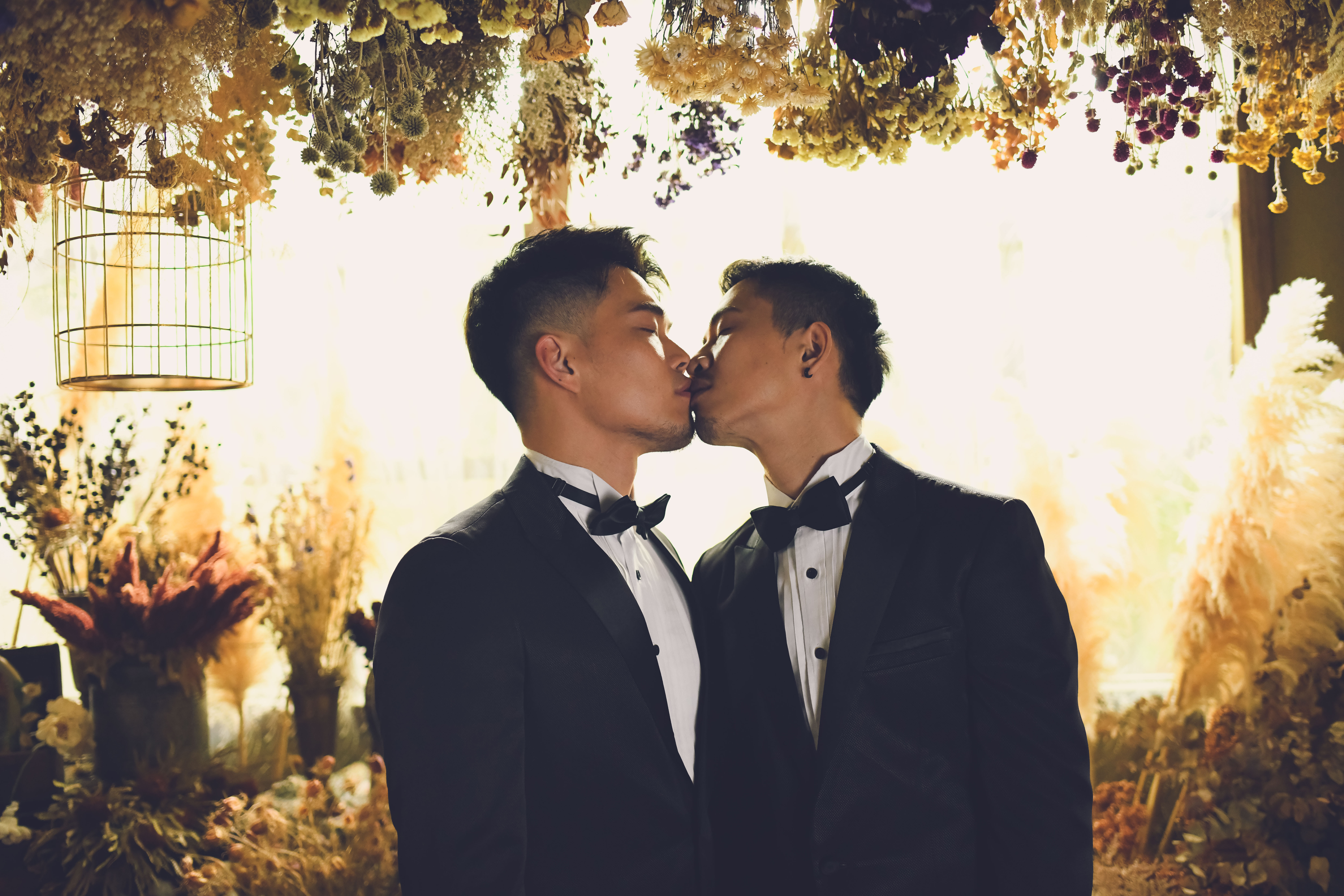 ▲▼三對不同性傾向伴侶聯手舉辦世紀平權婚禮，男同志阿拓婚紗照。（圖／新人提供）