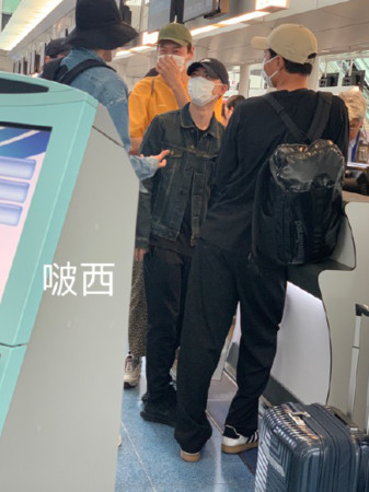 ▲金宇彬18日在日本機場與李光洙一行人被路人拍到。（圖／翻攝自classysooIG）