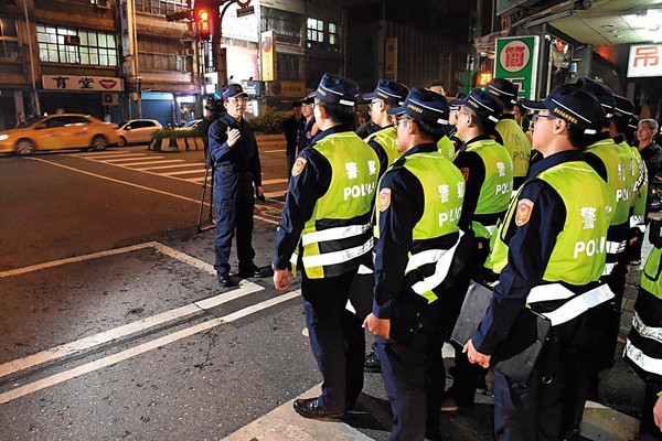 新任萬華警分局長張隆興4月12日上任，19日便親自帶隊掃黃。