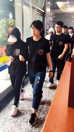 萬華分局警方積極掃黃，逮捕多名外籍賣淫女子。