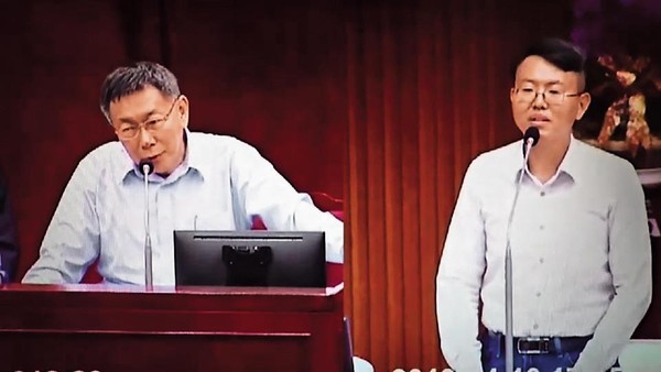 萬華議員徐立信在議會質詢台北市長柯文哲，要求大力掃黃。（翻攝臺北市議會）
