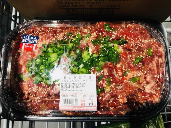 ▲▼好市多買韓式燒烤牛…驚見「綠色物體」卡肉堆　網：超讚。（圖／翻攝自Costco好市多 商品經驗老實說）