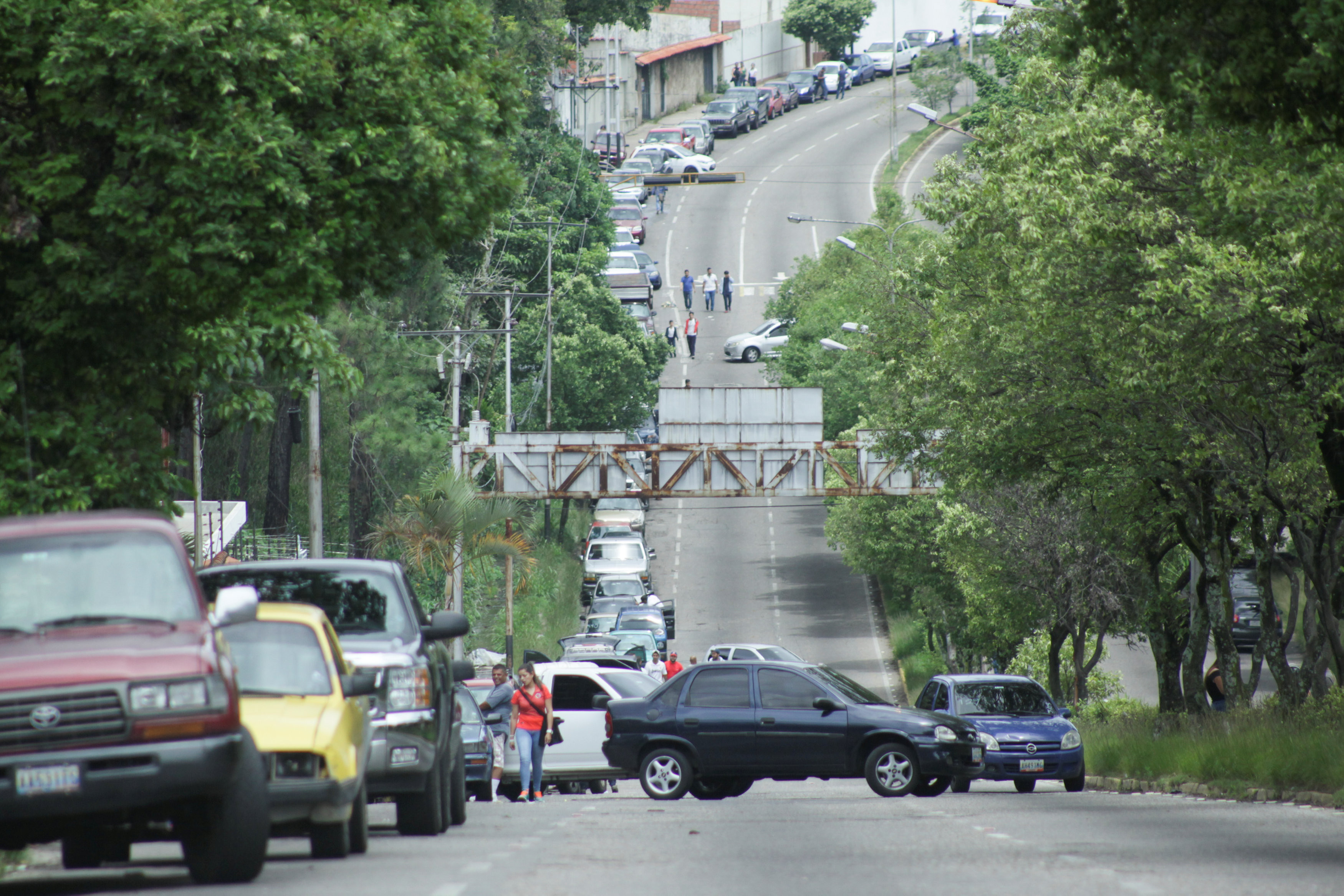 ▲▼委內瑞拉排隊加油人龍長達1.6km。（圖／路透）