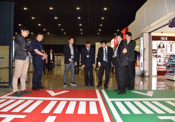 ▲交通部次長祁文中關心桃園機場因應大雨防汛相關準備情況。（圖／桃園機場公司提供）