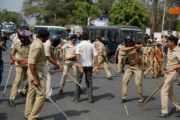 ▲▼印度達利特人（Dalit）2018年與警方爆發衝突。（圖／達志影像／美聯社）