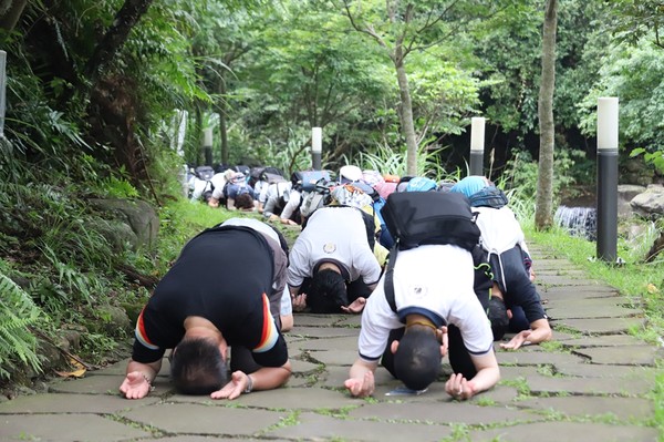 ▲ 親近大地樂朝山 法鼓山園區千人歡喜浴佛。（圖／法鼓山提供）