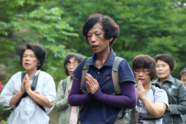 ▲ 親近大地樂朝山 法鼓山園區千人歡喜浴佛。（圖／法鼓山提供）