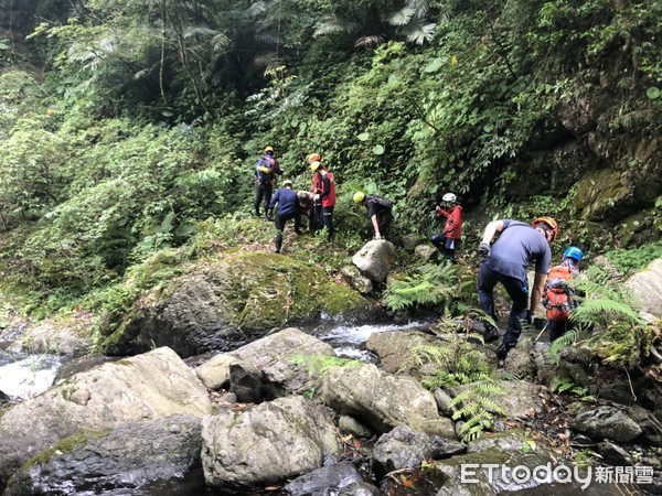 ▲▼宋男為了罹癌的弟弟獨自深入尖石山區採集草藥，不料卻受困8日，險些喪命。（圖／記者陳凱力翻攝）