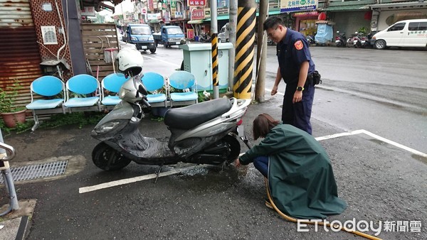 ▲▼導航出包！嘉義少女騎車受困泥沼警馳援。（圖／記者莊智勝翻攝）