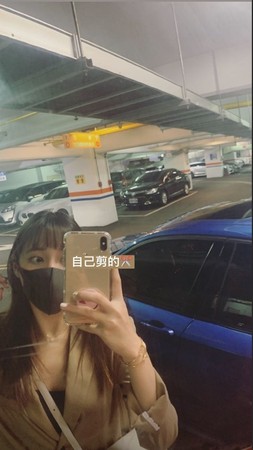 ▲歐陽妮妮親自動刀剪短瀏海。（圖／翻攝自歐陽妮妮Instagram）