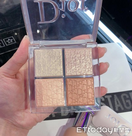 ▲Dior「小奶瓶」全新白瓶登場。（圖／記者張毓容攝）