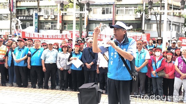 ▲▼花蓮市黨部動員北上抗議鄒永宏遭黨中央停權。（圖／記者羅婉庭攝）